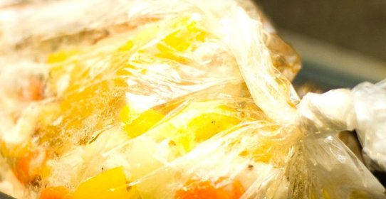 Курица в рукаве с овощами