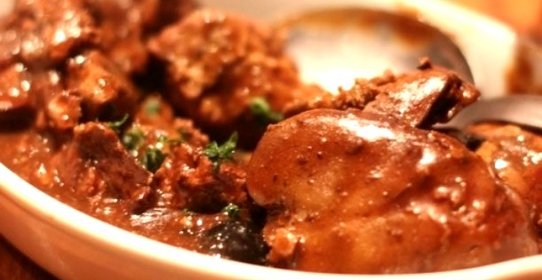 Гуляш из печени с подливкой