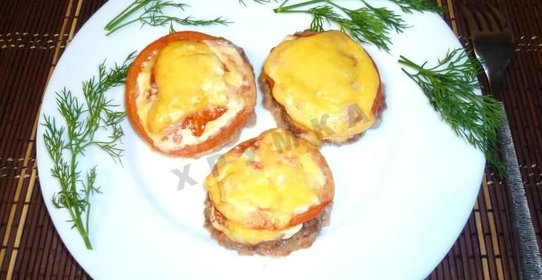 Котлеты в духовке с сыром и помидорами