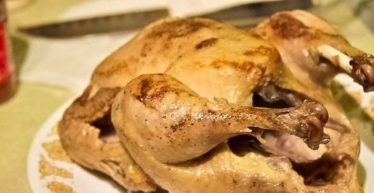 Домашняя курица тушеная