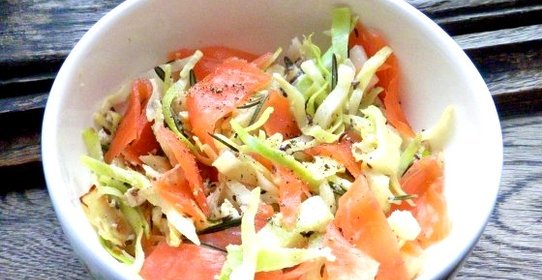 Салат с капустой и семгой