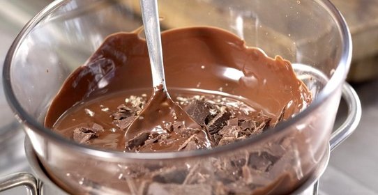 Клубника в шоколадной глазури с кардамоном