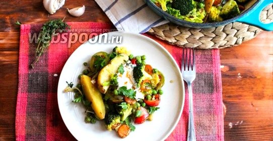 Овощное рагу с брокколи, кабачком и зелёным горошком