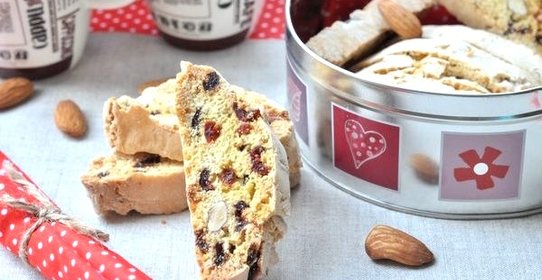 Бискотти с изюмом и клюквой
