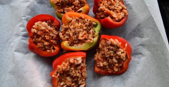 Сладкие перцы, запеченные с мясом и рисом