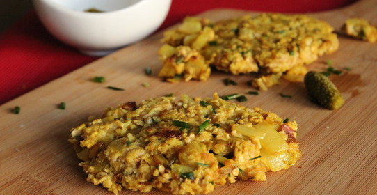 Оладьи из овсянки с луком и карри