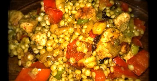 Кускус с овощами, кешью и курицей