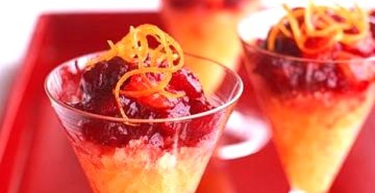 Клюквенно-ванильный коктейль с апельсиновым льдом