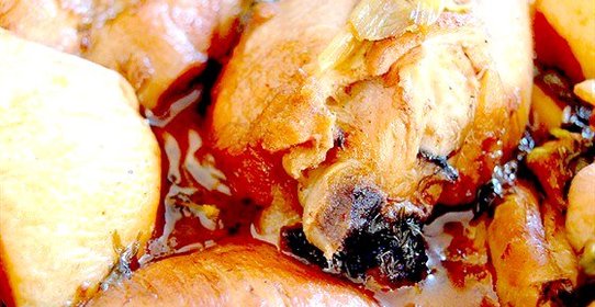 Курица тушеная с черносливом