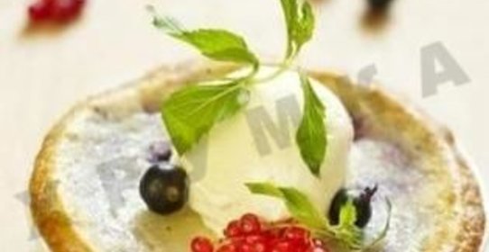 Блины со свежими ягодами по-датски