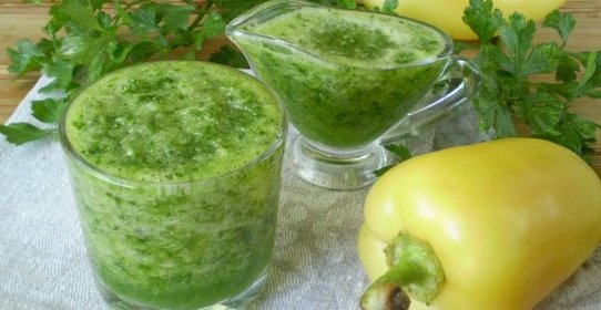 Зеленый коктейль с перцем