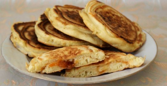 Оладьи с начинкой из абрикосового варенья