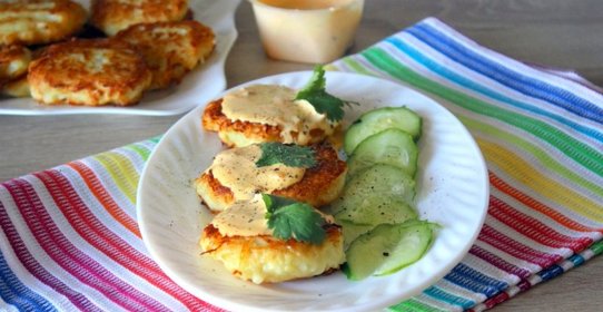 Котлетки из картофеля с соусом из тунца