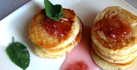 Пышные оладушки на кислом молоке