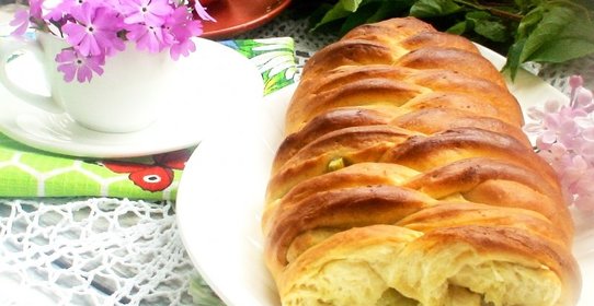 Весенний пирог с ревенем и белым шоколадом