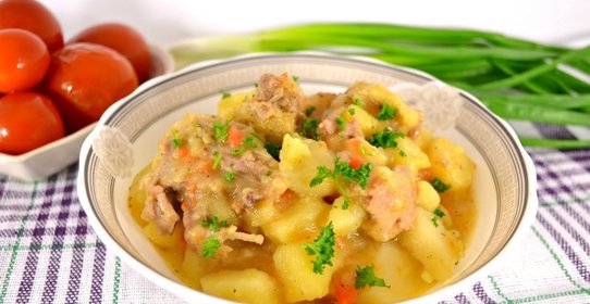 Картофель тушеный с уткой в мультиварке