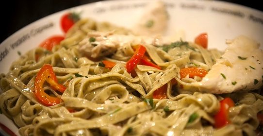 Паста с курицей и перцами
