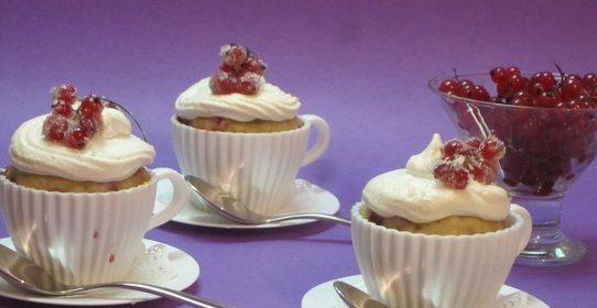 Смородиновые маффины с безе