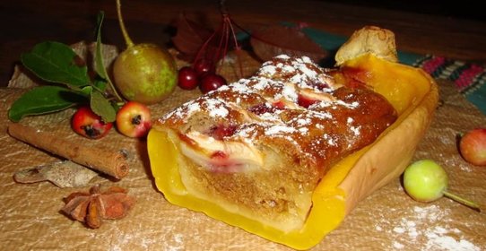 Шарлотка, запеченная в тыкве