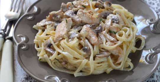Паста с грибами и курицей