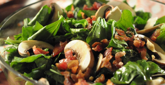 Салат из шпината с горчицей и кленовым сиропом