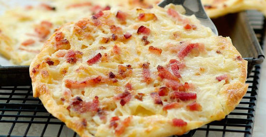 Слойки со сметаной и беконом