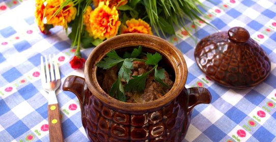 Гуляш из говядины в духовке