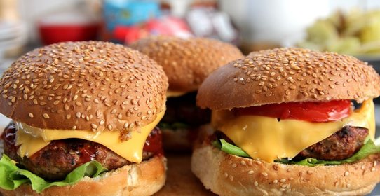 Чизбургер гриль с сезонными овощами