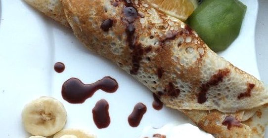 Блинчики с мороженым и фруктами