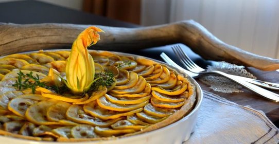 Киш из курицы под сливочным соусом с цукини-гриль