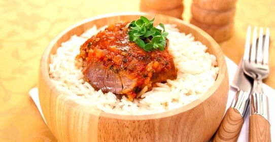 Баранина, тушенная с помидорами