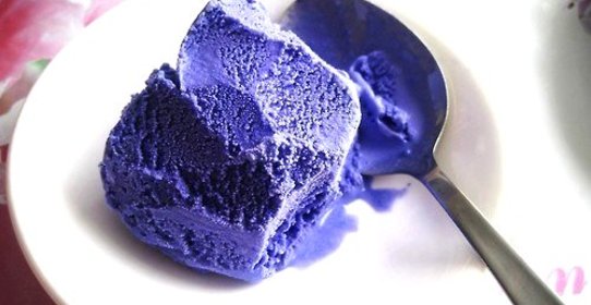 Фиолетовое творожное мороженое