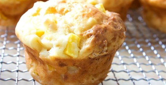 Пирожные с манго с сиропом из лайма