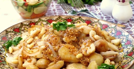 Молодой картофель с фасолью и горчичным соусом