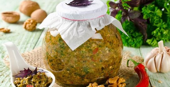 Креветки с овощами и рисом под соусом базилик
