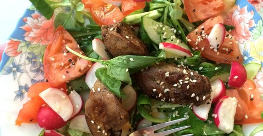 Горячий салат с печенью курицы