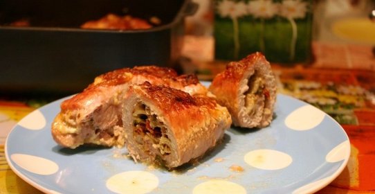 Рулетики из свинины, запеченные в духовке