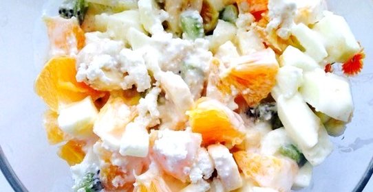 Фруктовый салат с творогом