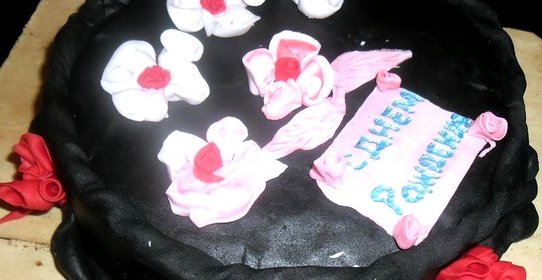 Торт ягодный со сметаной и мастикой