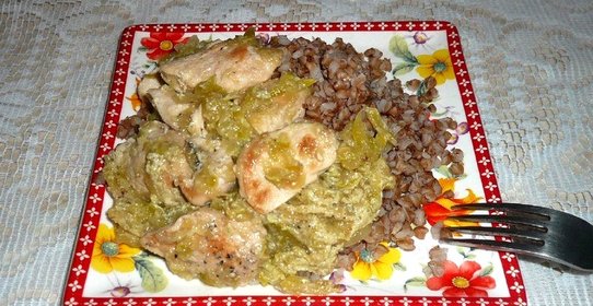 Куриная грудка тушеная с кабачком