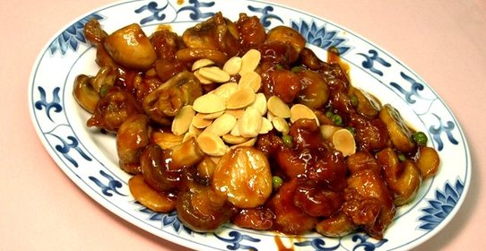 Курица с миндалем