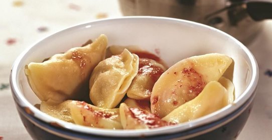 Равиоли с уткой и брусничным соусом