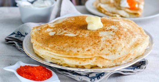 Толстые блины с икрой