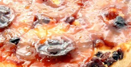 Пирог с бататом, изюмом и корицей