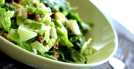 Салат с авокадо и грушей