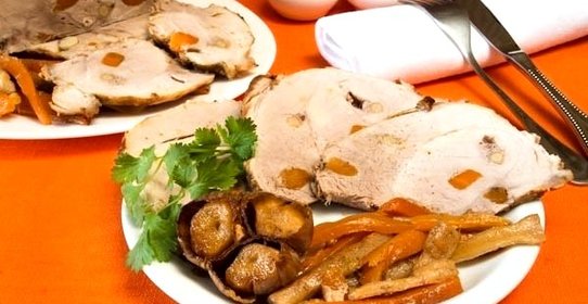 Буженина с запечёнными корнеплодами