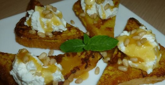 Французские тосты с медом и рикоттой