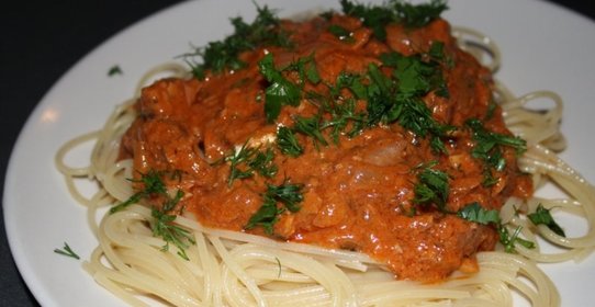 Спагетти с консервированным тунцом