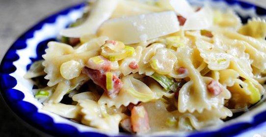 Паста с беконом и луком