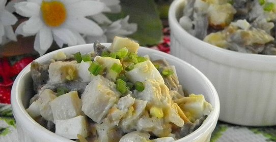 Салат с шампиньонами и куриной грудкой